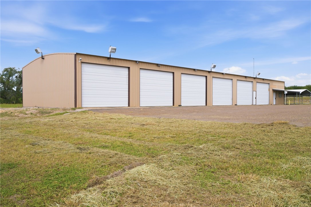 100 County Road 133 George West TX 78022