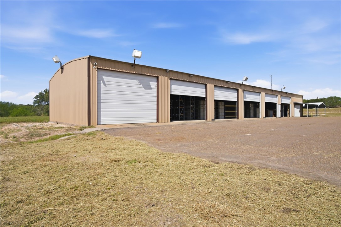 100 County Road 133 George West TX 78022