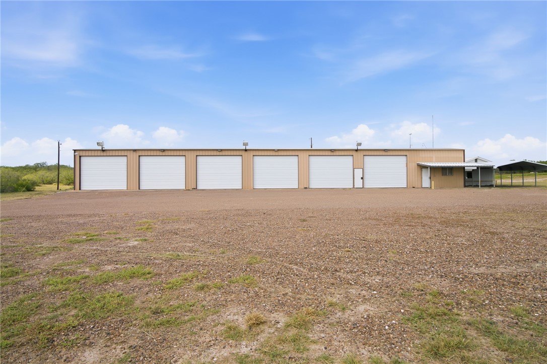 100 County Road 133 George West TX 78022
