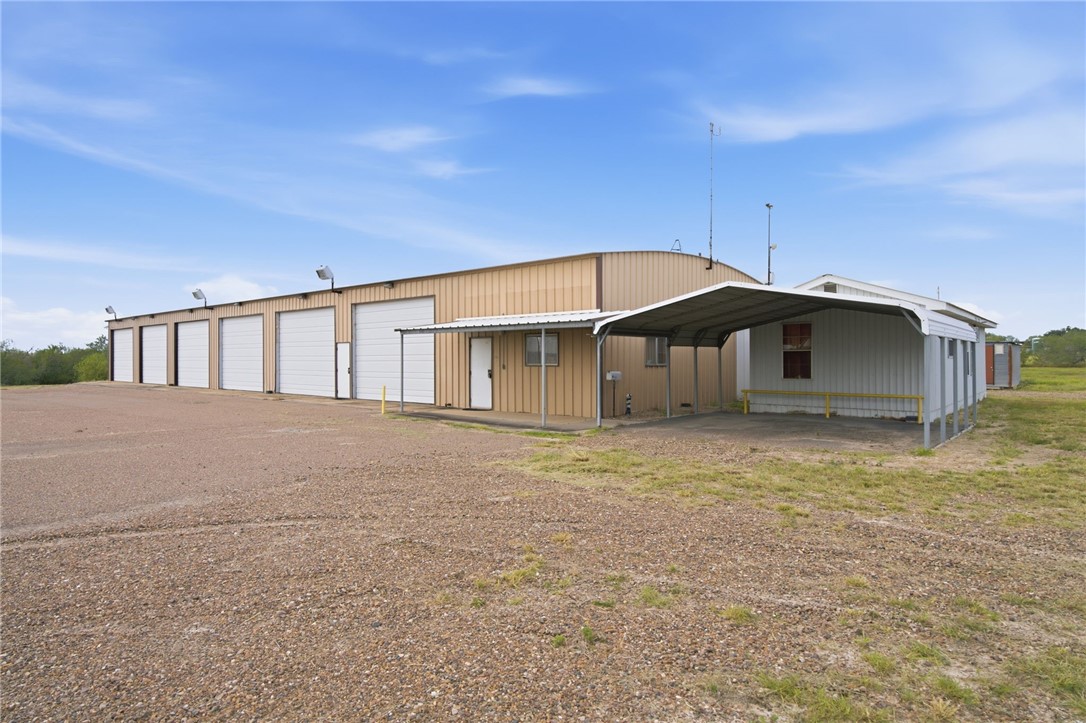 100 County Road 133 George West TX 78022