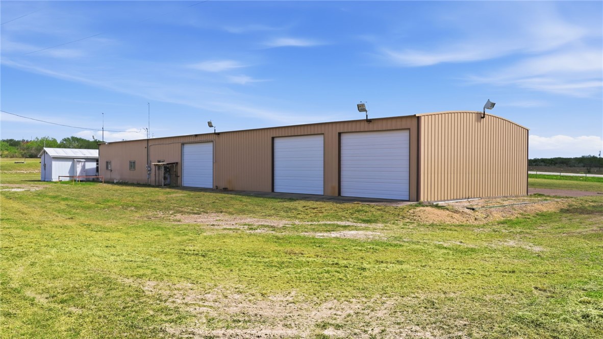 100 County Road 133 George West TX 78022