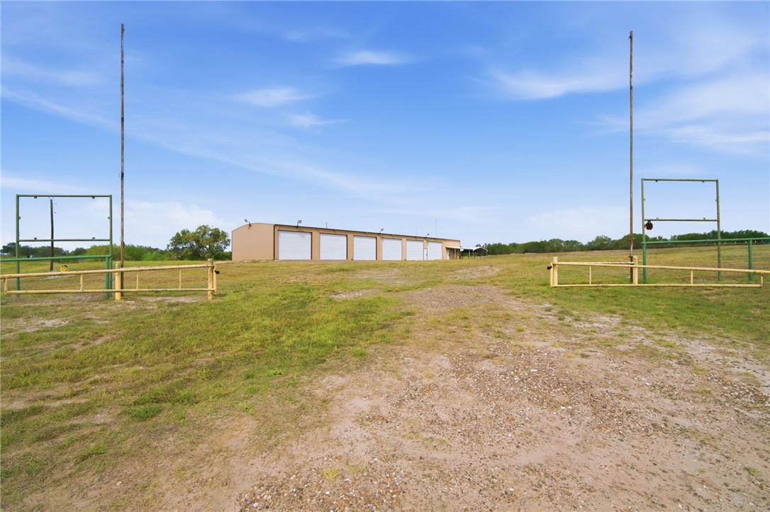 100 County Road 133 George West TX 78022