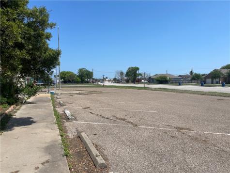 900 Moore Avenue Portland TX 78374