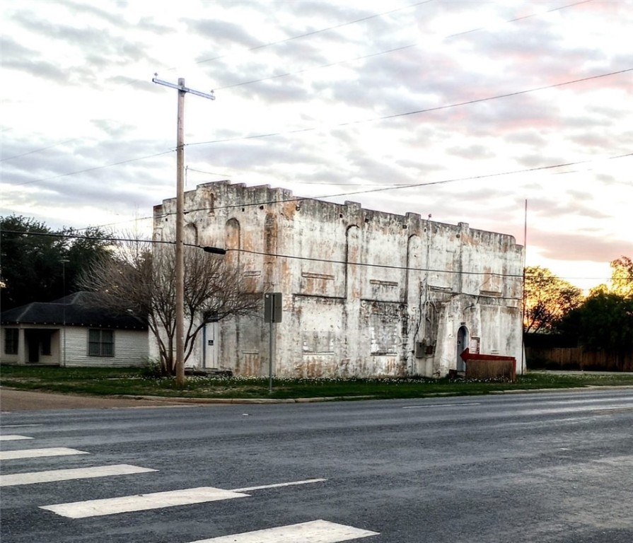 601 S Chester Street Falfurrias TX 78355