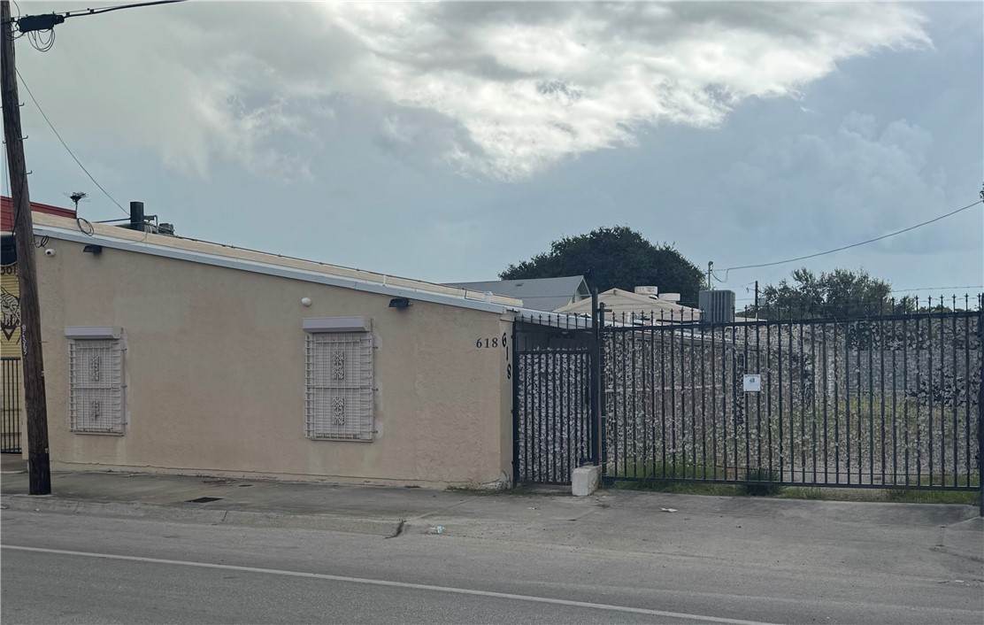 618 Staples Street Corpus Christi TX 78401