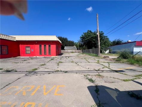 406 N Johnson Street Alice TX 78332