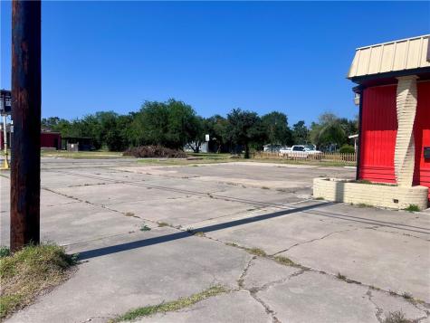 406 N Johnson Street Alice TX 78332