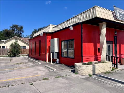 406 N Johnson Street Alice TX 78332