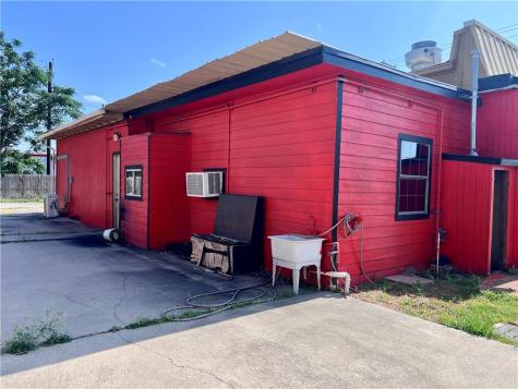 406 N Johnson Street Alice TX 78332