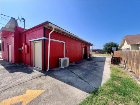 406 N Johnson Street Alice TX 78332