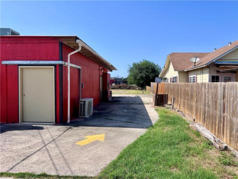 406 N Johnson Street Alice TX 78332