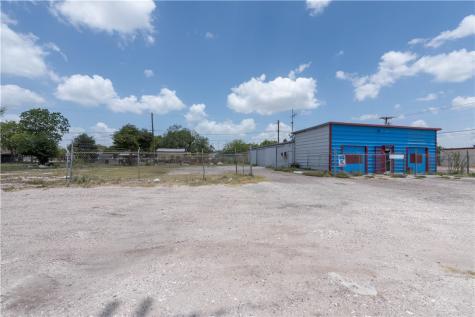 623 N Front Street Mathis TX 78368