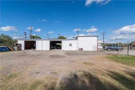 623 N Front Street Mathis TX 78368