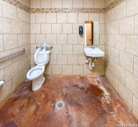 1824 S Washington Street Beeville TX 78102