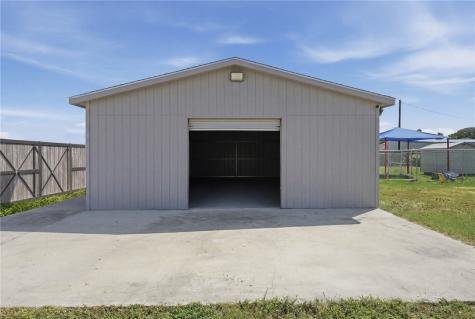 1615 Voss Avenue Odem TX 78370