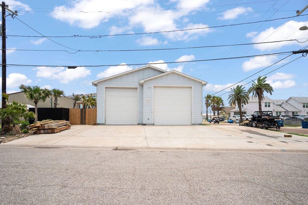 141 W Roberts Avenue Port Aransas TX 78373