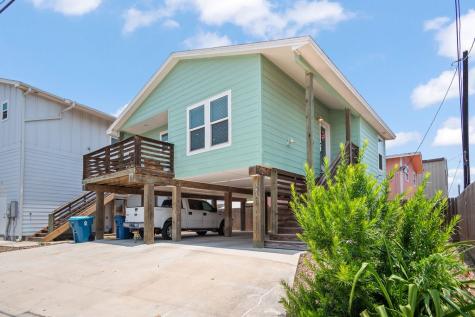 141 W Roberts Avenue Port Aransas TX 78373