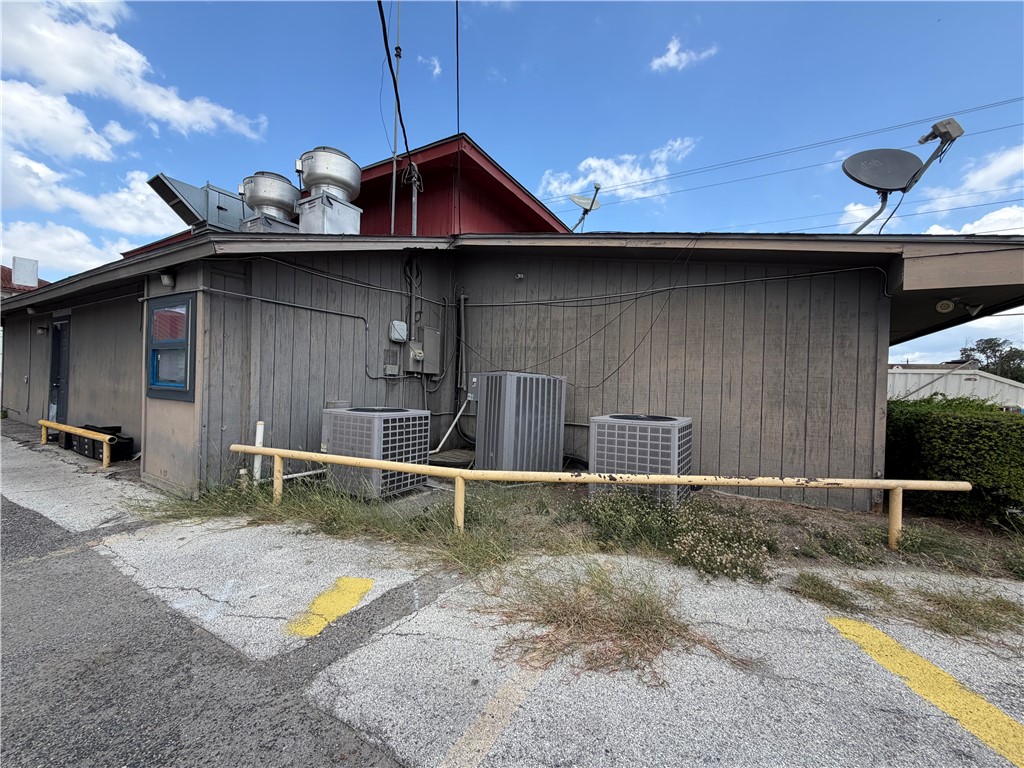 707 Nueces Street George West TX 78022