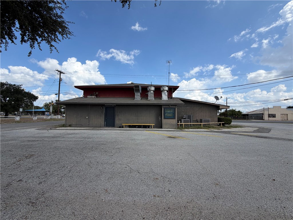 707 Nueces Street George West TX 78022