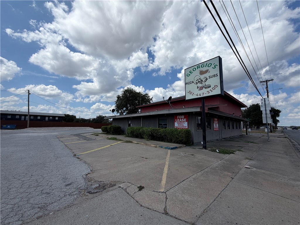707 Nueces Street George West TX 78022