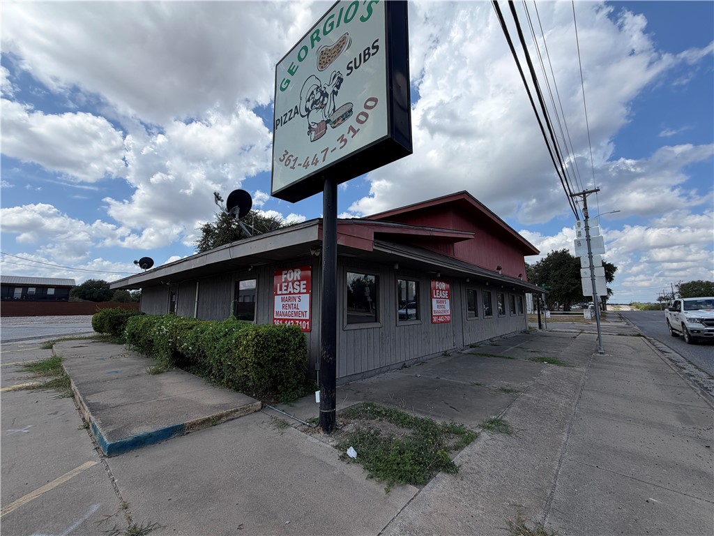 707 Nueces Street George West TX 78022