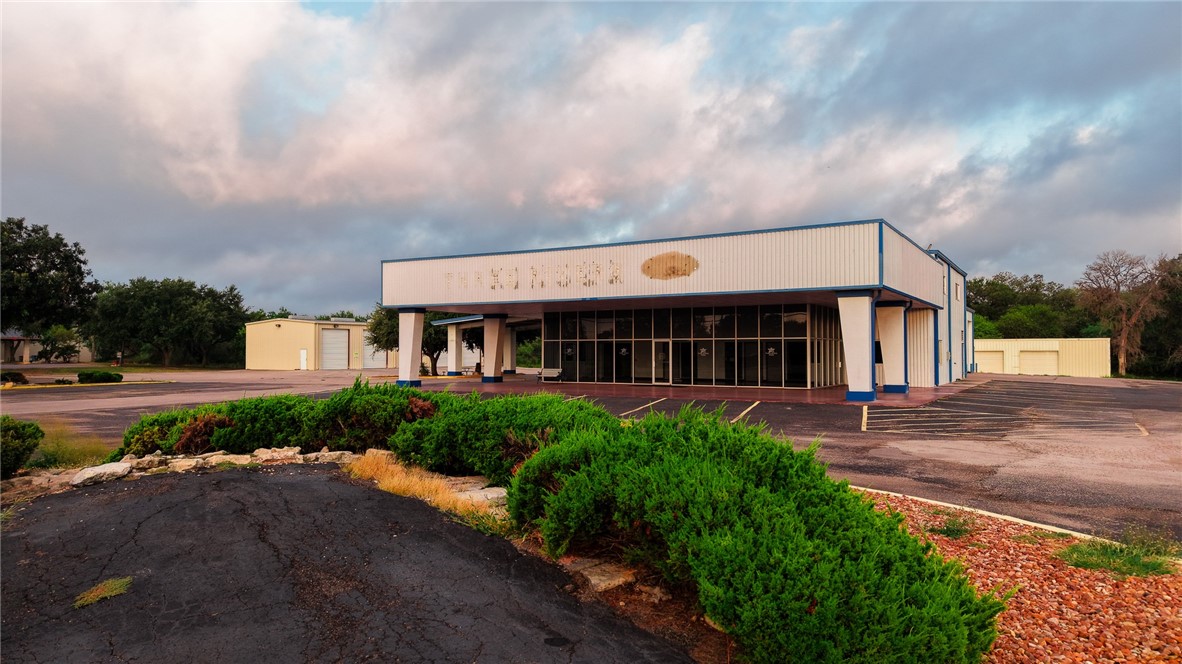 905 N Harborth Highway Three Rivers TX 78071