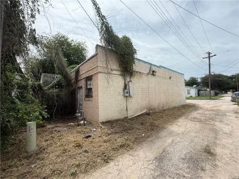 106 E 1st Street Alice TX 78332