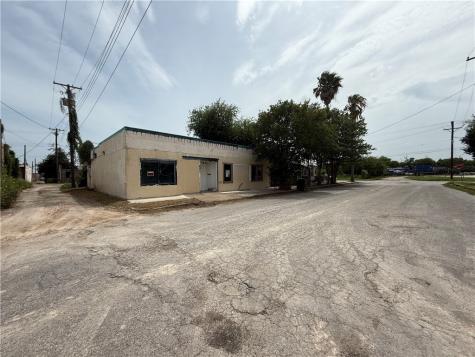 106 E 1st Street Alice TX 78332