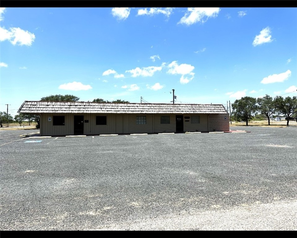 312 S Avenue B Bishop TX 78343