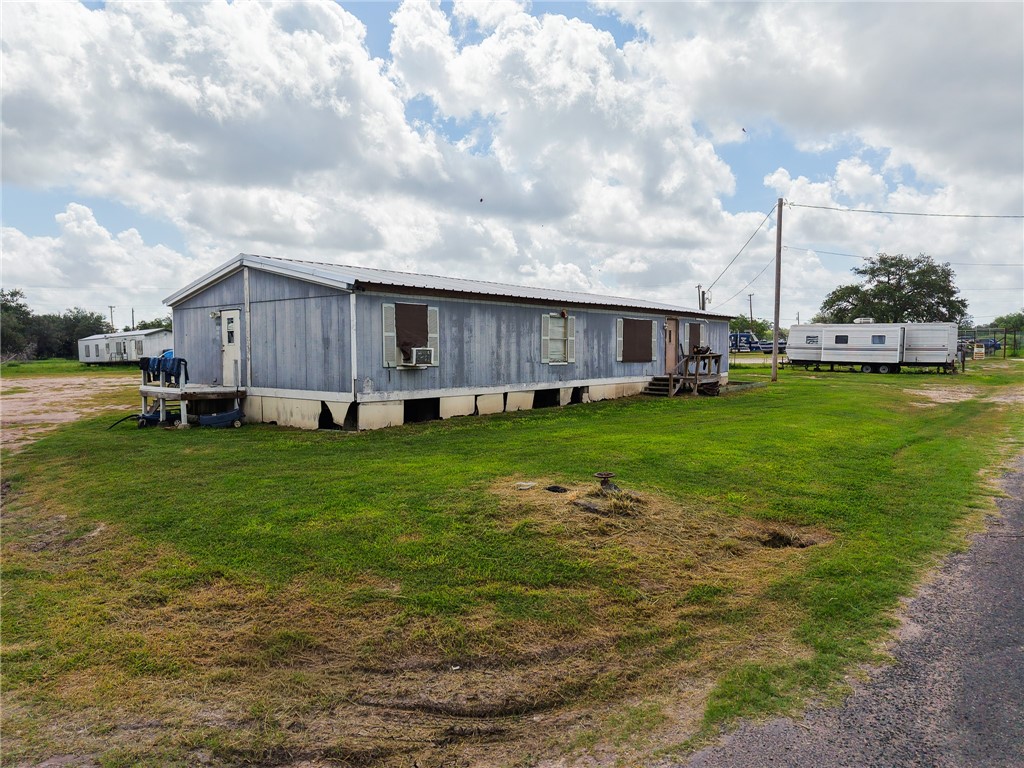 522 Cr 101 George West TX 78022