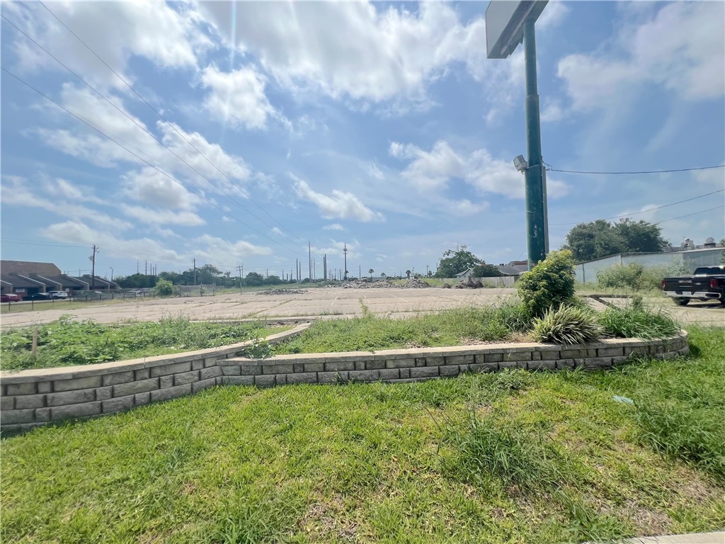 5902 S Staples Street Corpus Christi TX 78413