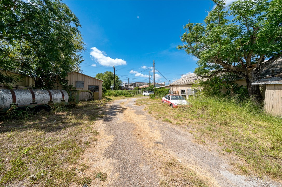214 E Market Street Sinton TX 78387
