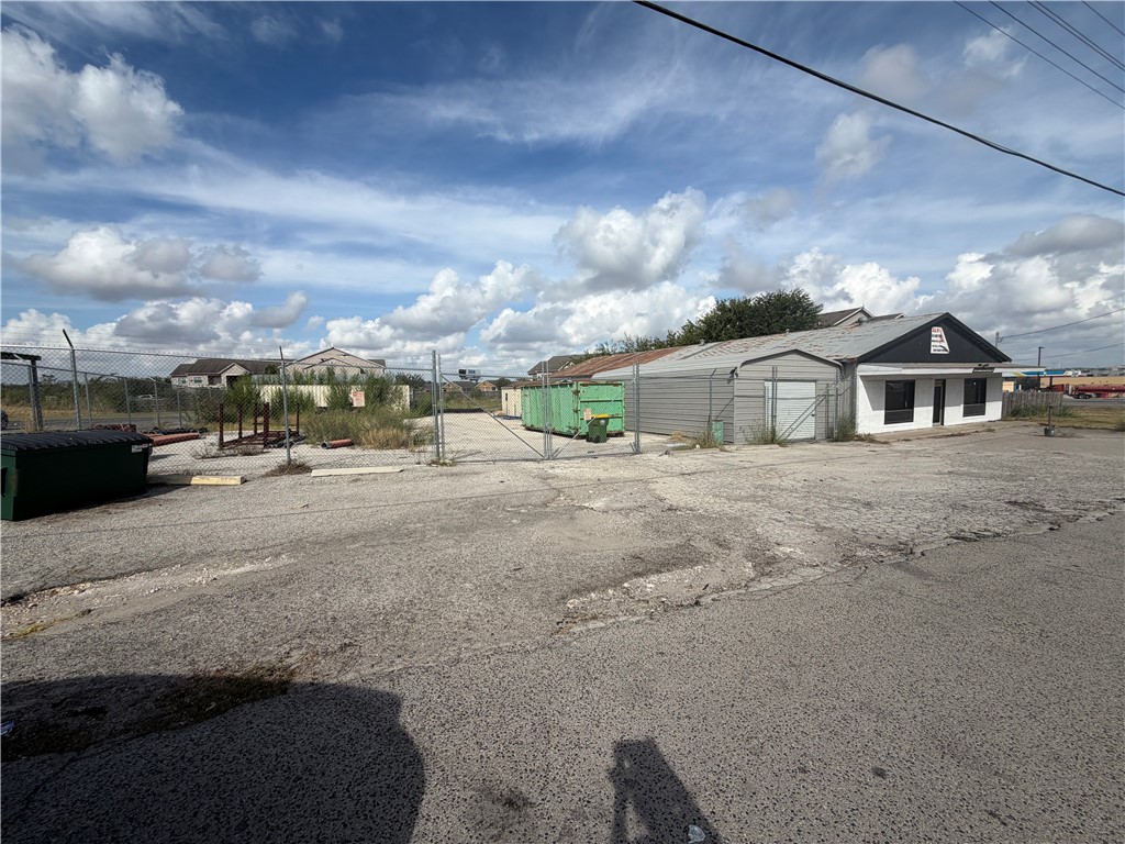 114 S Sunset Strip Drive Kenedy TX 78119