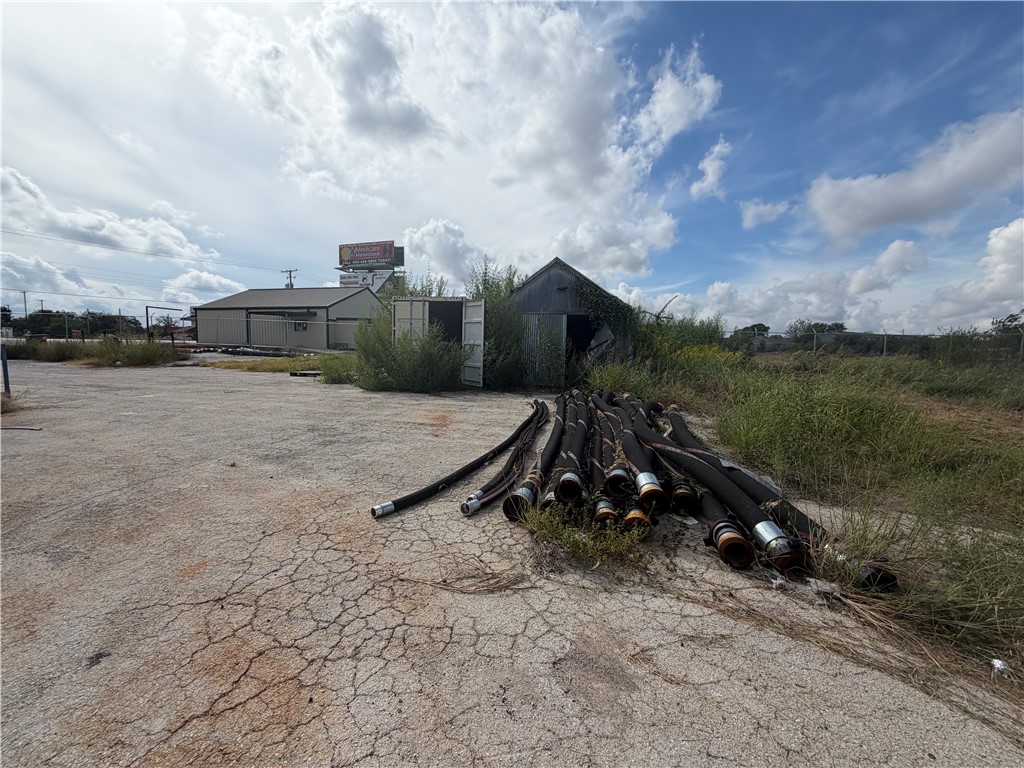 114 S Sunset Strip Drive Kenedy TX 78119