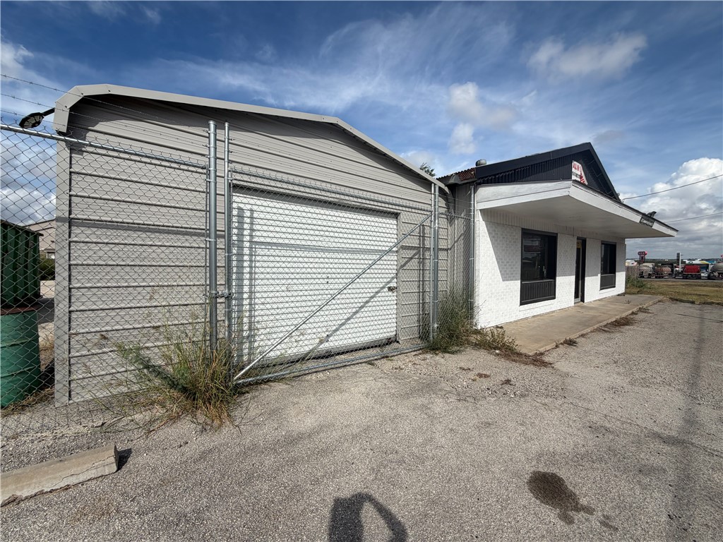 114 S Sunset Strip Drive Kenedy TX 78119