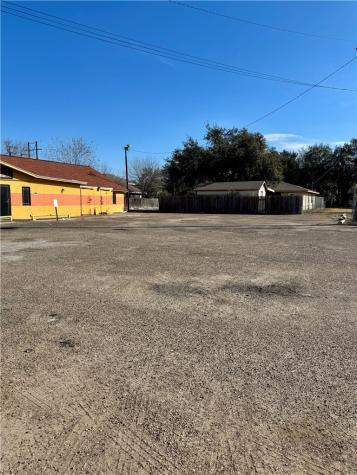 107 Cecilia Street Alice TX 78332