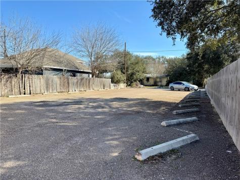 107 Cecilia Street Alice TX 78332