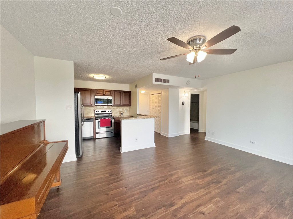 715 S Upper Broadway Street 205 Corpus Christi TX 78401