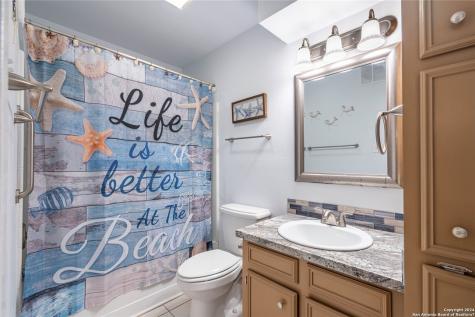 15217 Leeward Drive 1-b Corpus Christi TX 78418