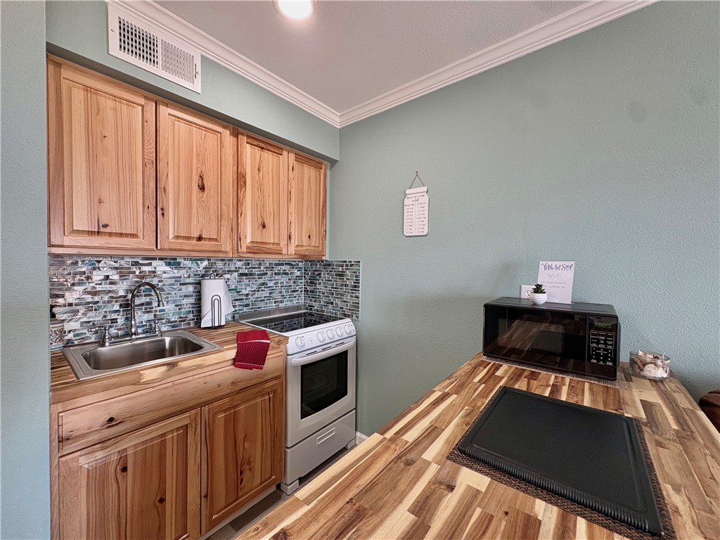 3938 Surfside Boulevard 3121 Corpus Christi TX 78402