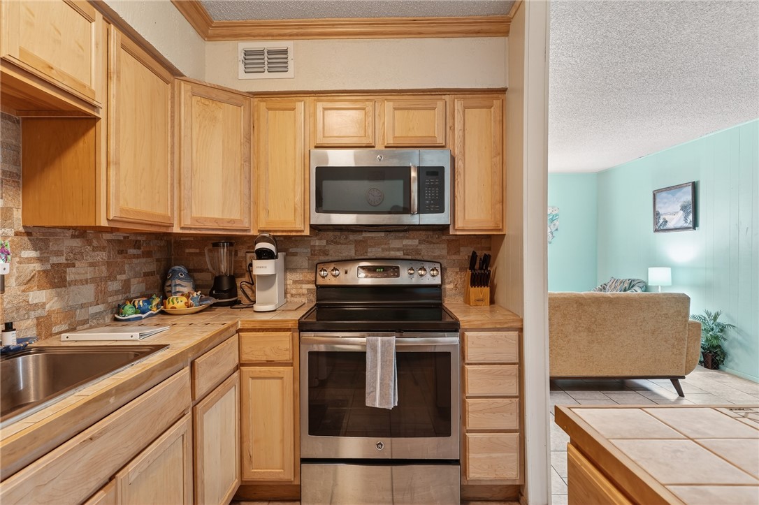 2025 S 11th St, Mustang Isle 2 Port Aransas TX 78373