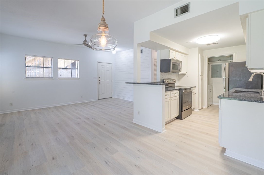 210 Oak Bay Street 402 Rockport TX 78382