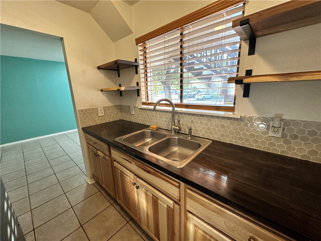 7122 Premont Dr E-103 Corpus Christi TX 78414