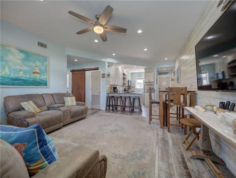 700 Island Retreat 33 Port Aransas TX 78373