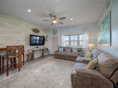 700 Island Retreat 33 Port Aransas TX 78373