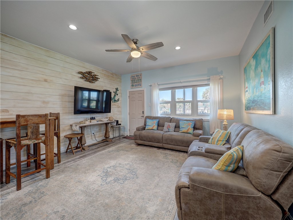 700 Island Retreat 33 Port Aransas TX 78373
