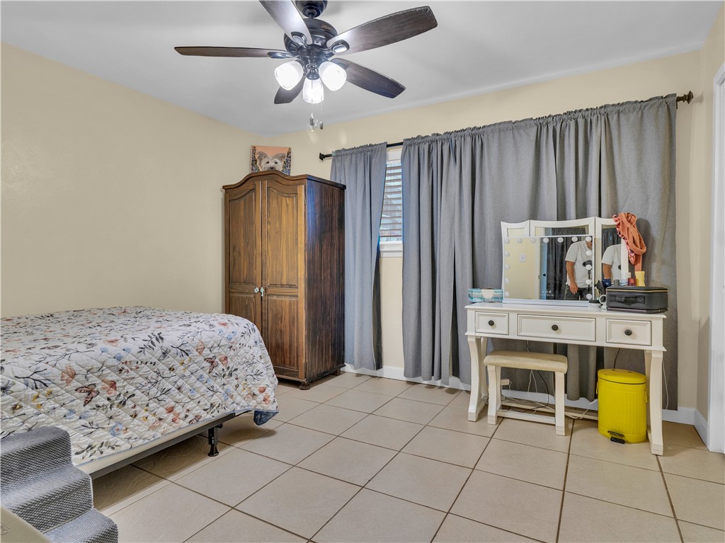 2052 Hidden Lake Avenue Corpus Christi TX 78412