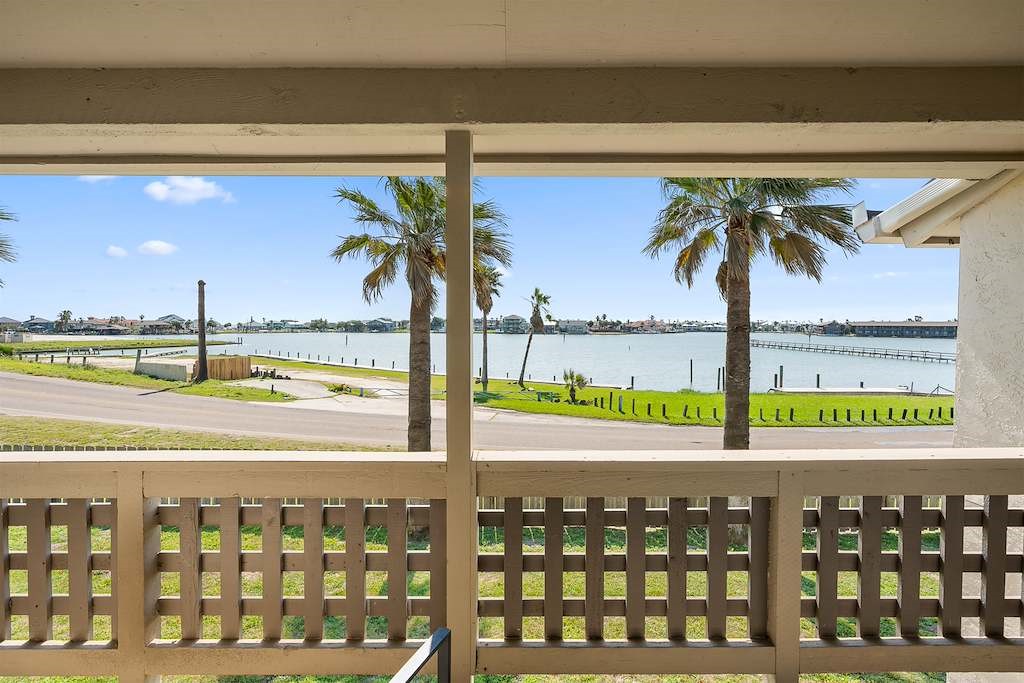 2708 Bayhouse Drive 2708 Rockport TX 78382