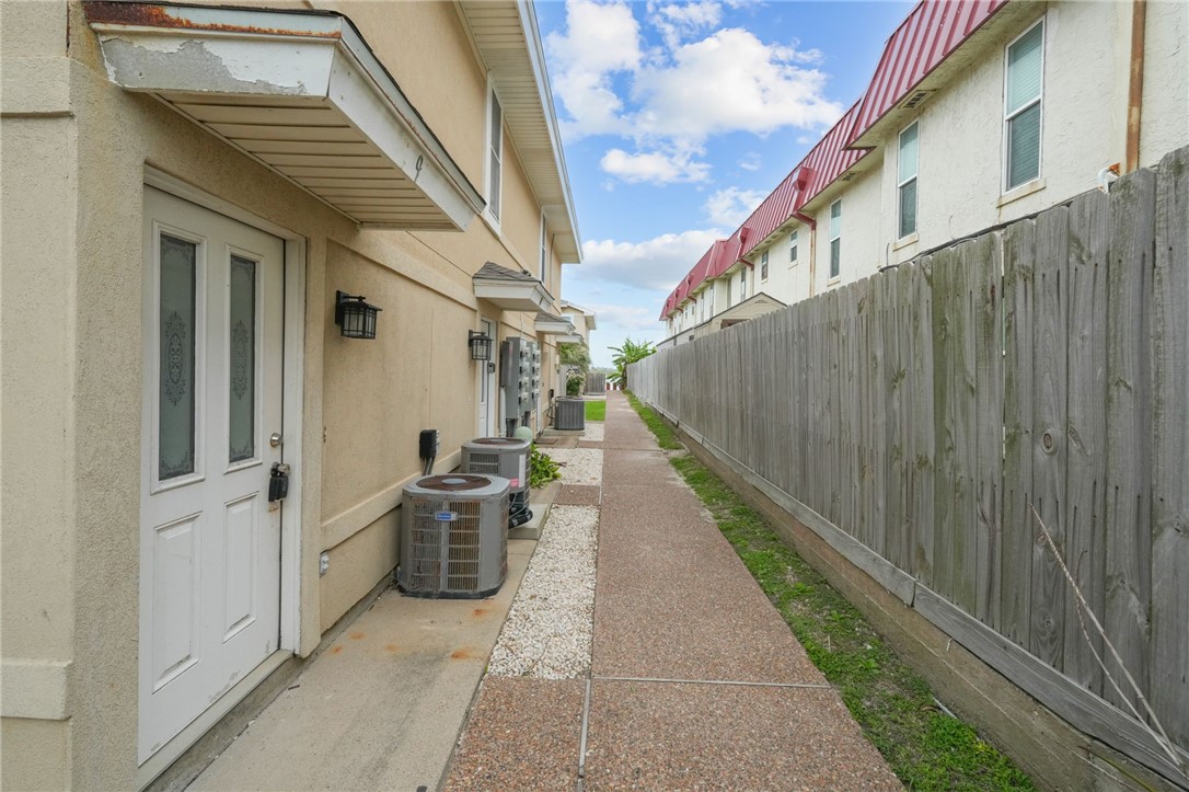 15125 Leeward Drive 9 Corpus Christi TX 78418