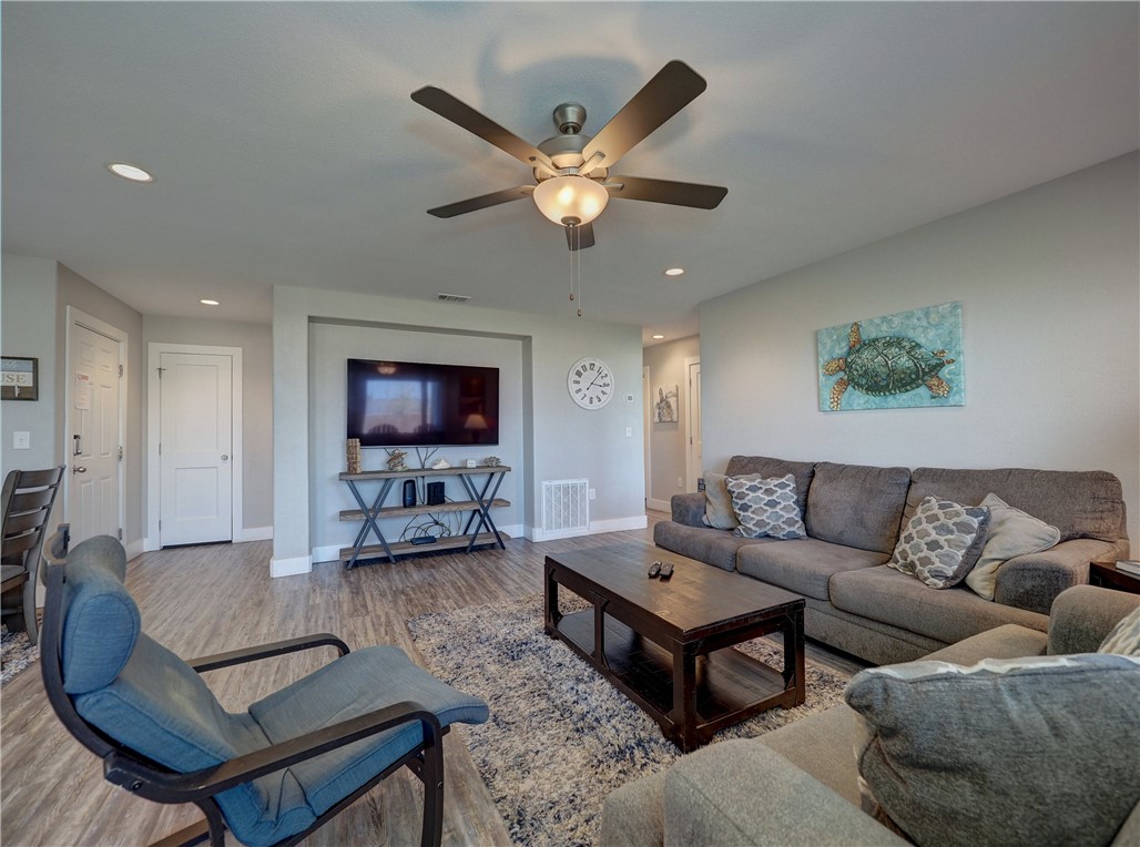230 Cut Off 126 Port Aransas TX 78373
